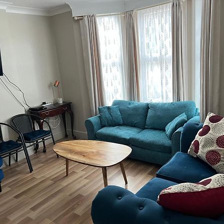 Relaxing Home - 7-10Min To Bournemouth Sandy Beach By Car - Private Garden, Parking And Spa 外观 照片
