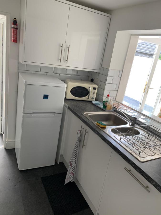 Relaxing Home - 7-10Min To Bournemouth Sandy Beach By Car - Private Garden, Parking And Spa 外观 照片