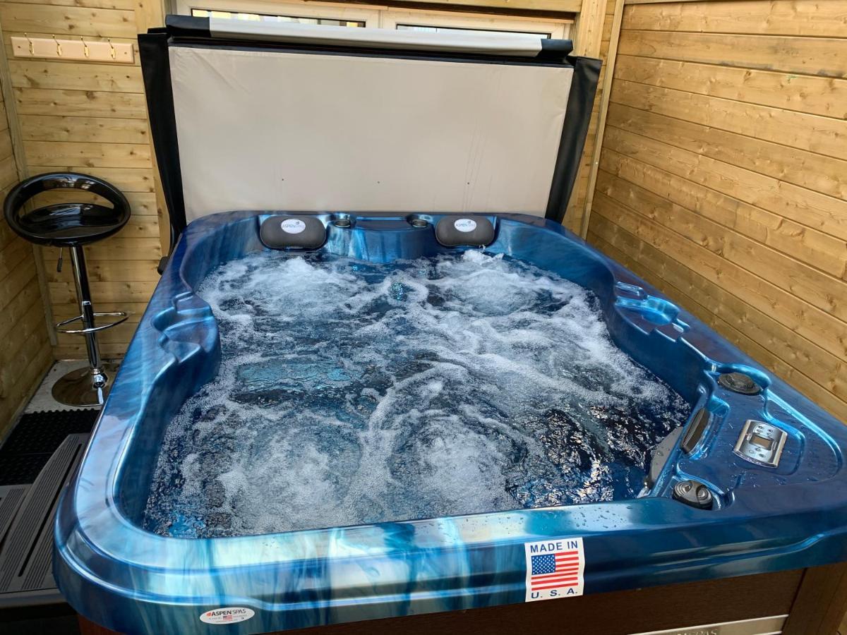 Relaxing Home - 7-10Min To Bournemouth Sandy Beach By Car - Private Garden, Parking And Spa 外观 照片