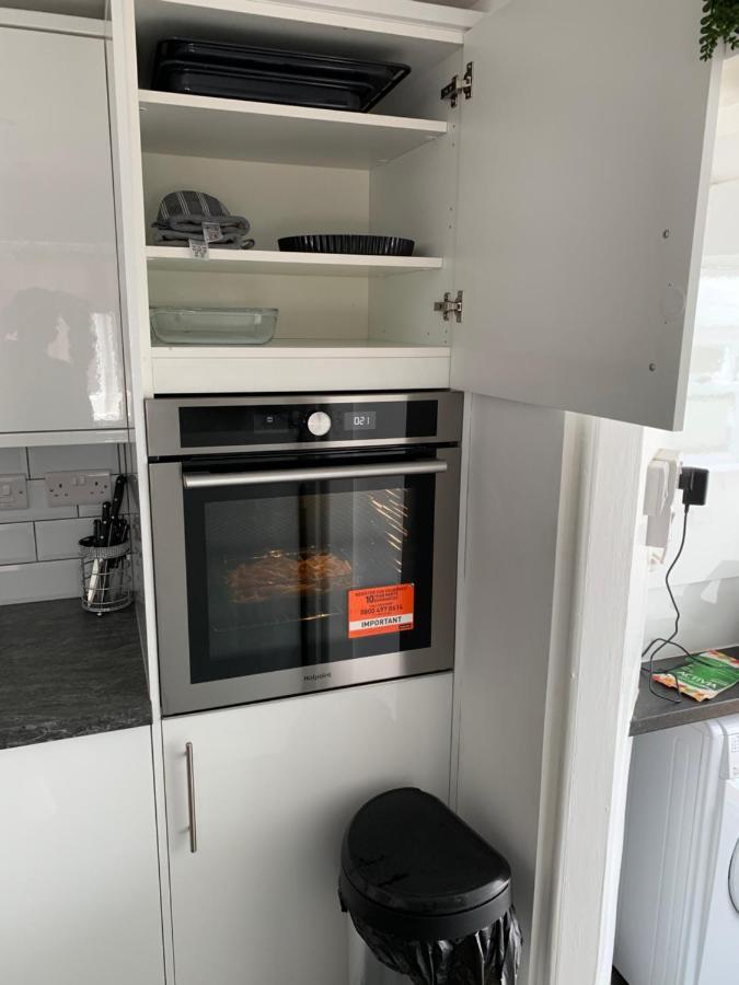 Relaxing Home - 7-10Min To Bournemouth Sandy Beach By Car - Private Garden, Parking And Spa 外观 照片