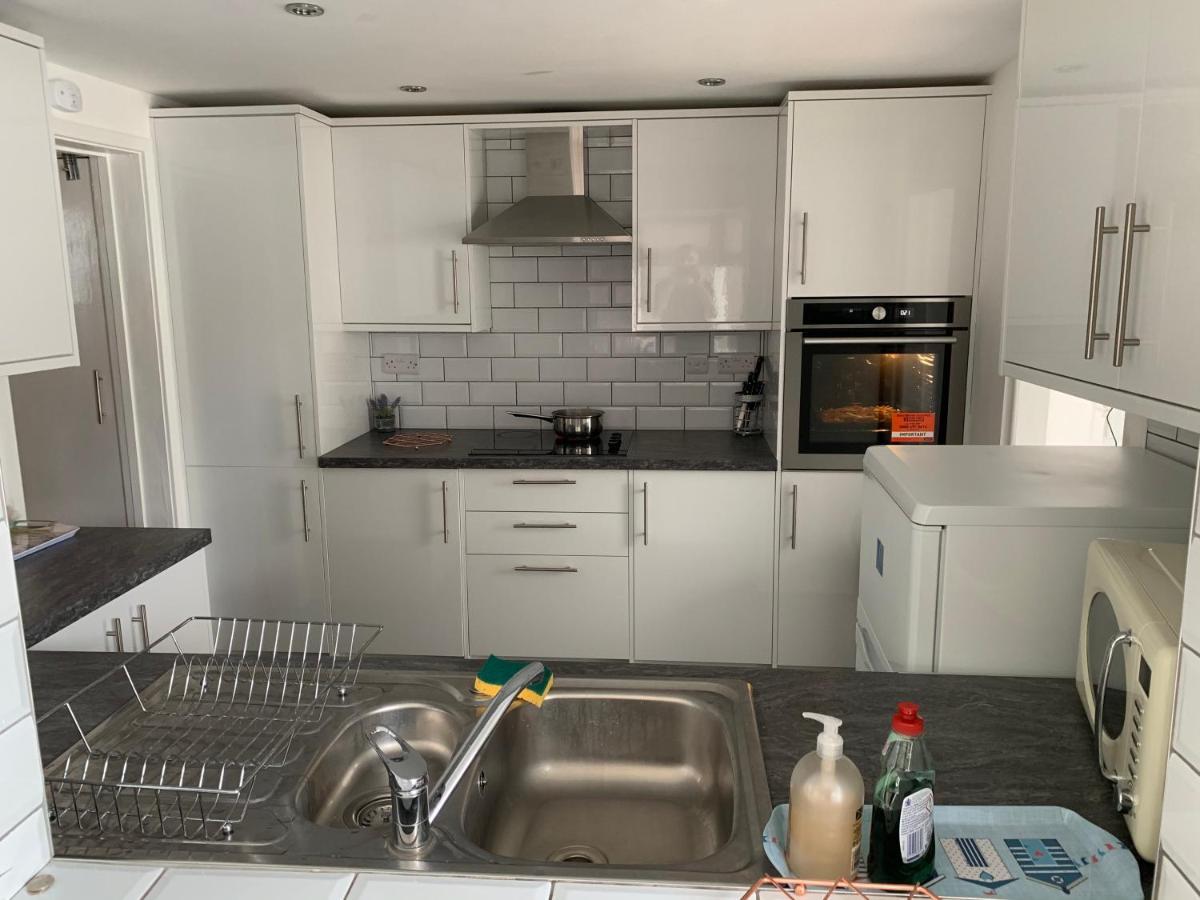 Relaxing Home - 7-10Min To Bournemouth Sandy Beach By Car - Private Garden, Parking And Spa 外观 照片