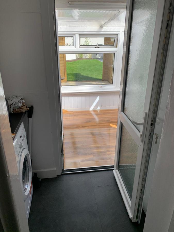 Relaxing Home - 7-10Min To Bournemouth Sandy Beach By Car - Private Garden, Parking And Spa 外观 照片