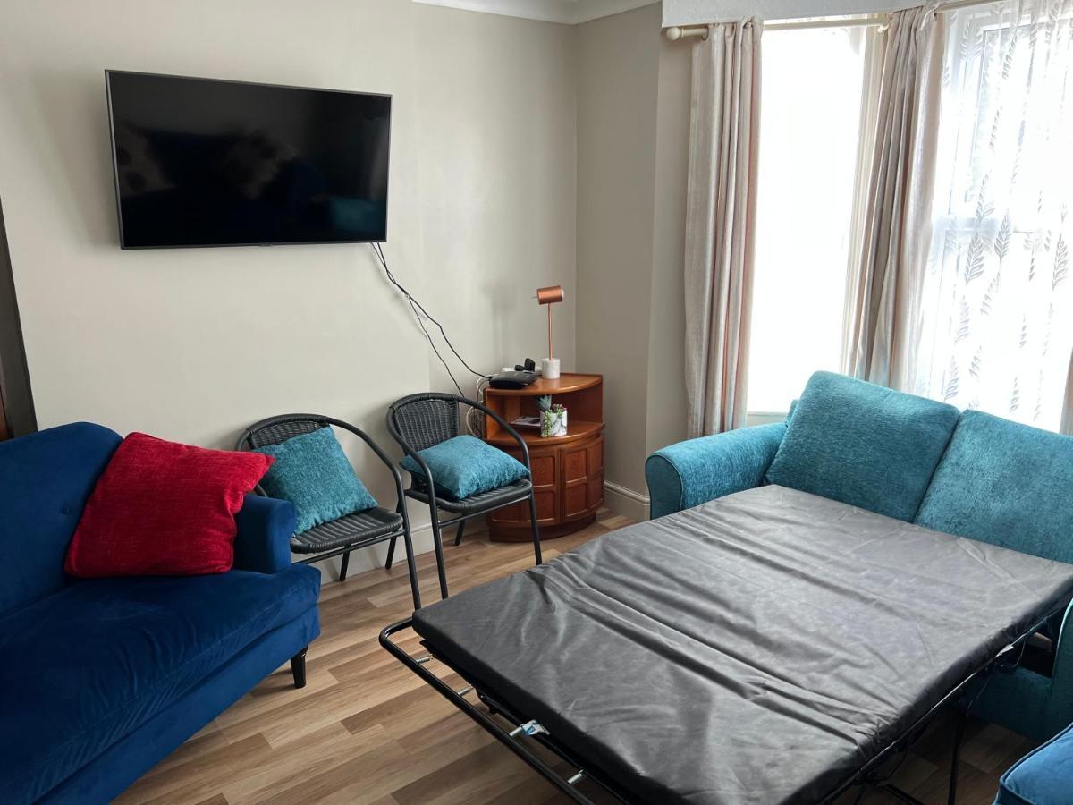 Relaxing Home - 7-10Min To Bournemouth Sandy Beach By Car - Private Garden, Parking And Spa 外观 照片