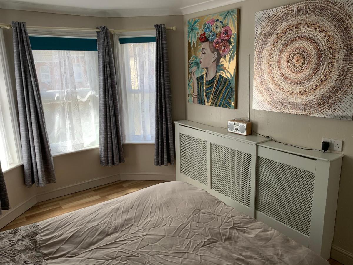 Relaxing Home - 7-10Min To Bournemouth Sandy Beach By Car - Private Garden, Parking And Spa 外观 照片