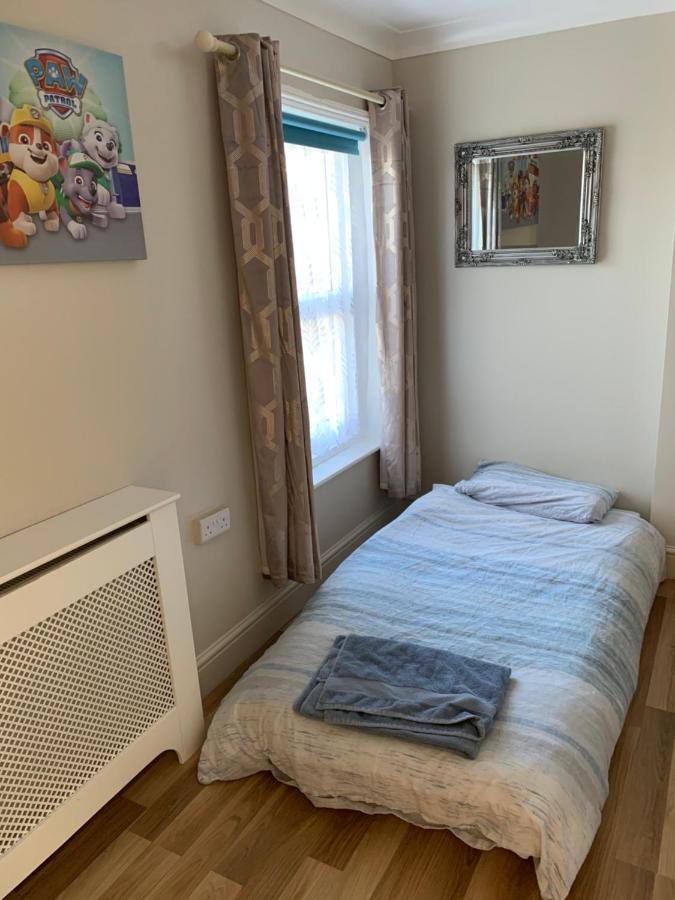 Relaxing Home - 7-10Min To Bournemouth Sandy Beach By Car - Private Garden, Parking And Spa 外观 照片